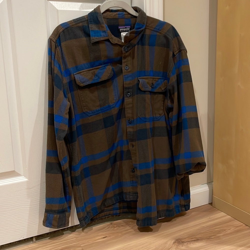 Mens Patagonia- Like new long sleeve